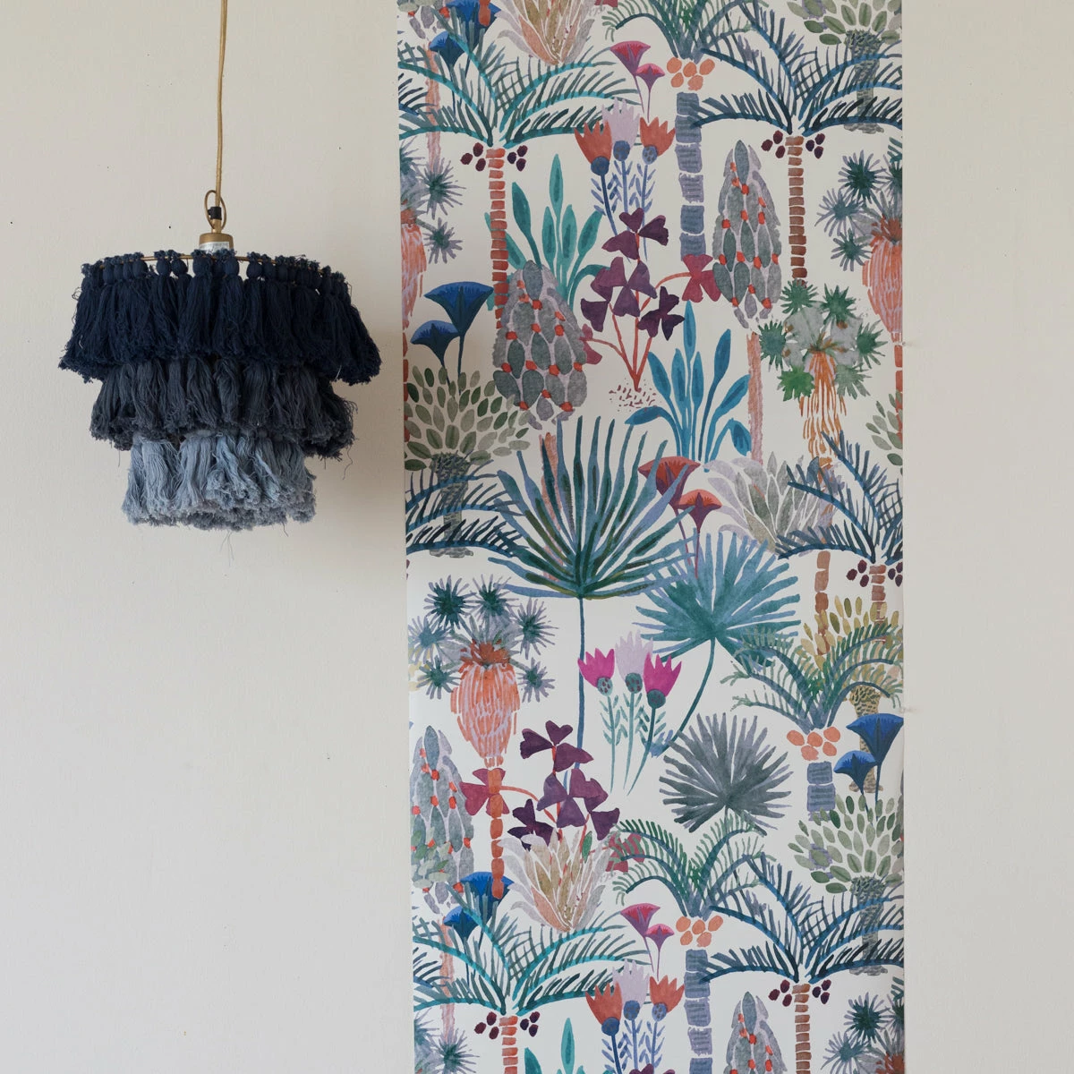 Jungalow® Phoenix Wallpaper In Naturale By Justina Blakeney® - Sure Strip